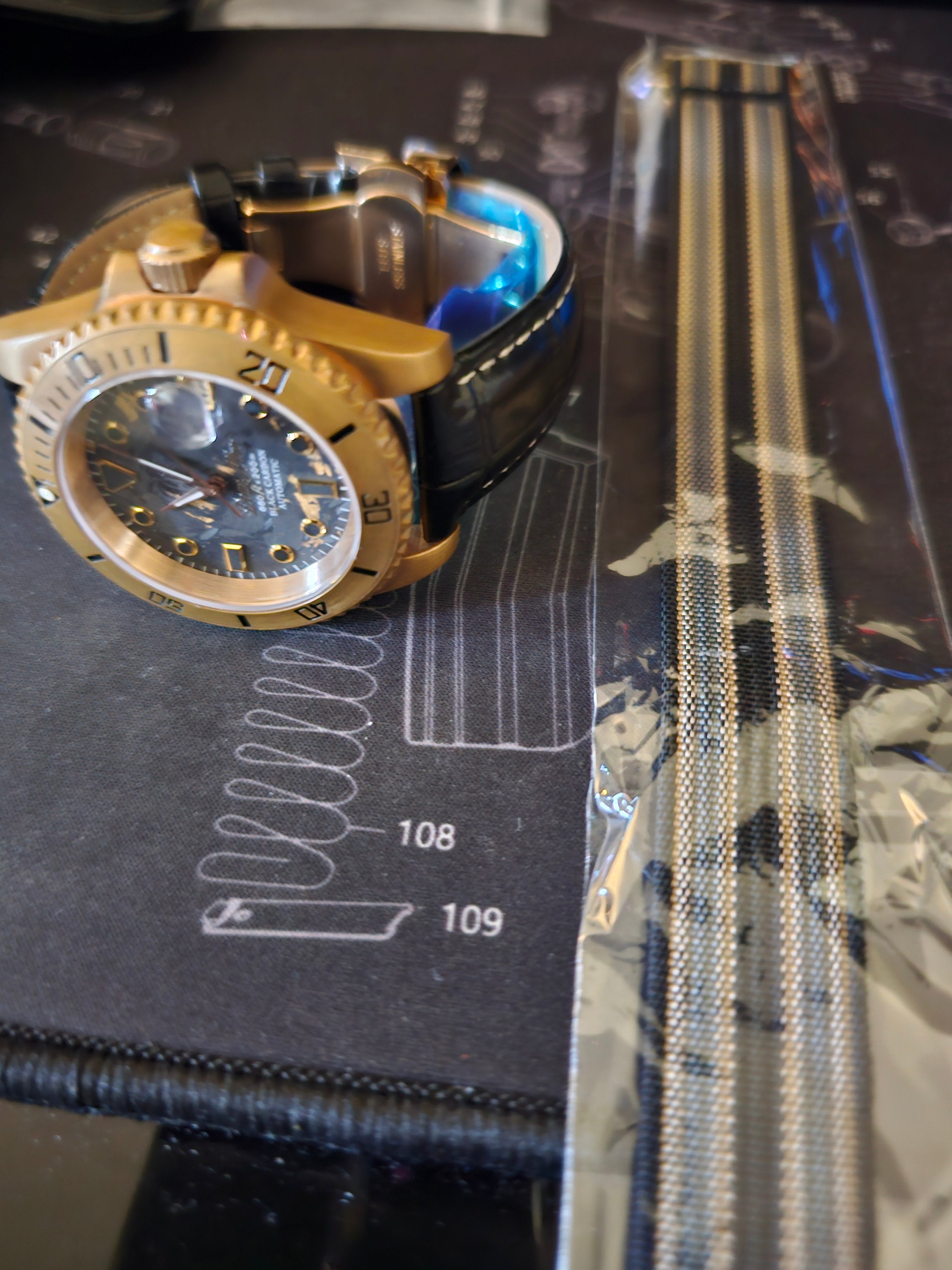 Bronze Mechanical Watch. NH35A movement. Sapphire Crystal. 200m Water Resistant